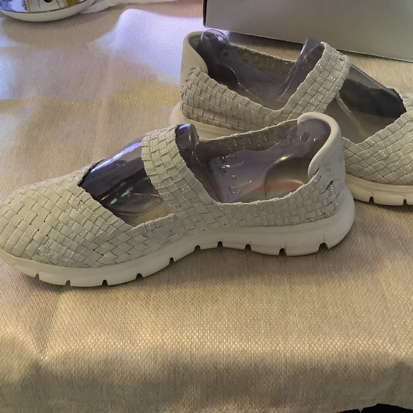 Skechers Stretch Brand - Weave memory foam, size 7.5 wide. - Picture 3 of 5